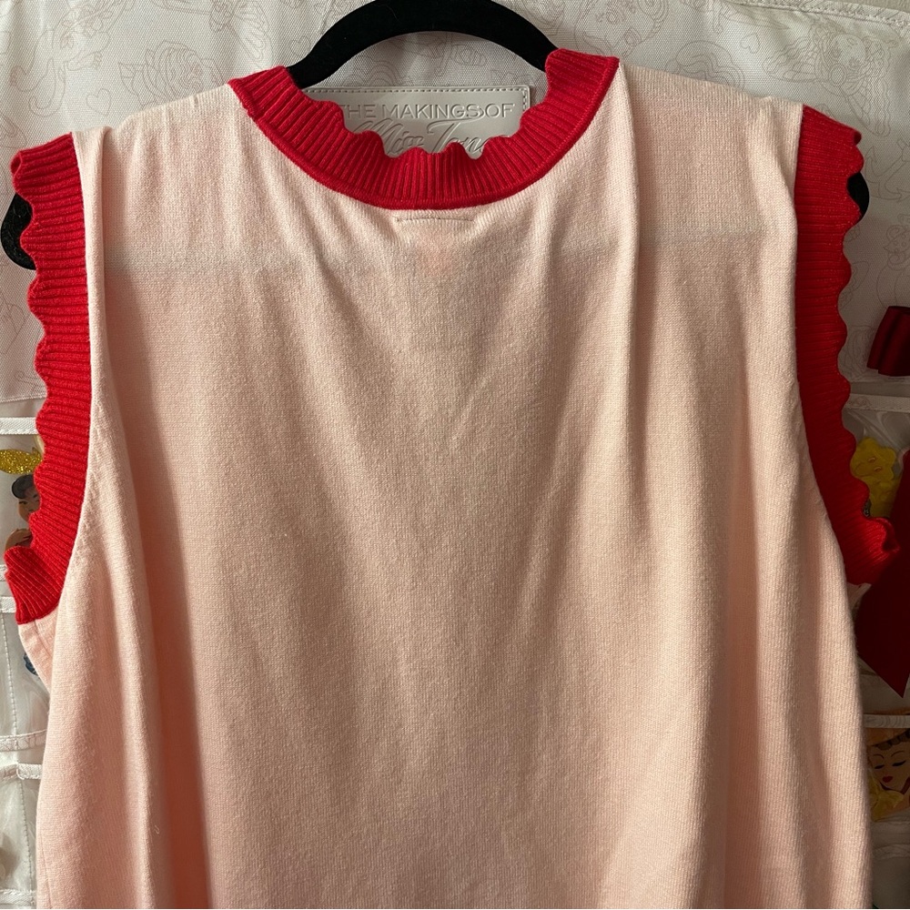NWOT Sanrio Hello Kitty Strawberry Floral
Women's Vest - BoxLunch Exclusive - Picture 10 of 12